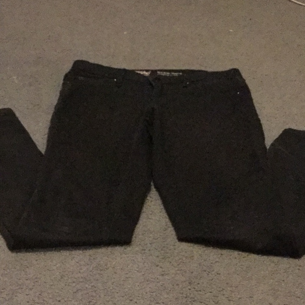Black mid-rise jegging